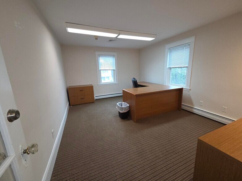 More Photos Of 282 Montvale Ave, Woburn Office For Sale