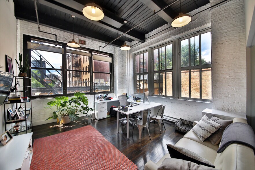 More Photos Of 224-230 W Huron St, Chicago Loft Creative Space For Lease