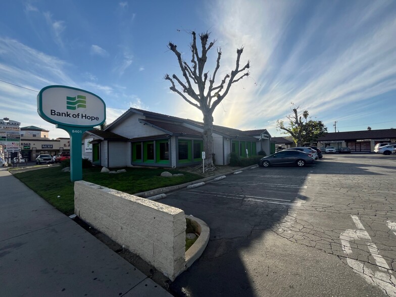 Primary Photo Of 8401-8425 Reseda Blvd, Northridge Freestanding For Lease