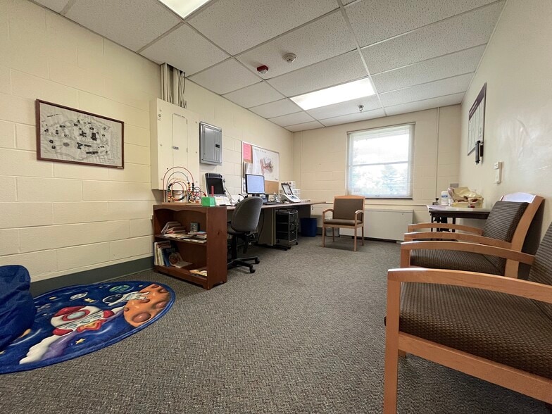 More Photos Of 45 Round Hill Rd, Northampton Office Residential For Sale