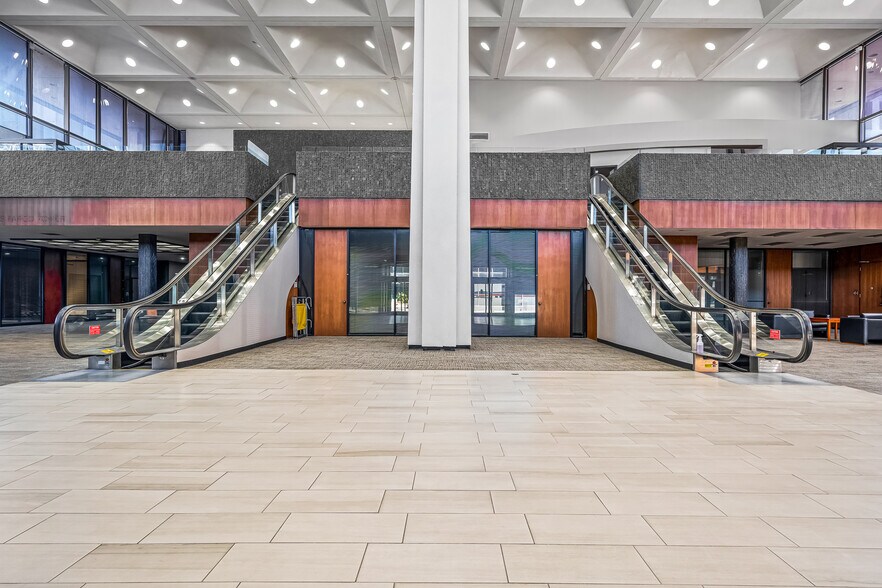 More Photos Of 615 N Upper Broadway St, Corpus Christi Office For Lease