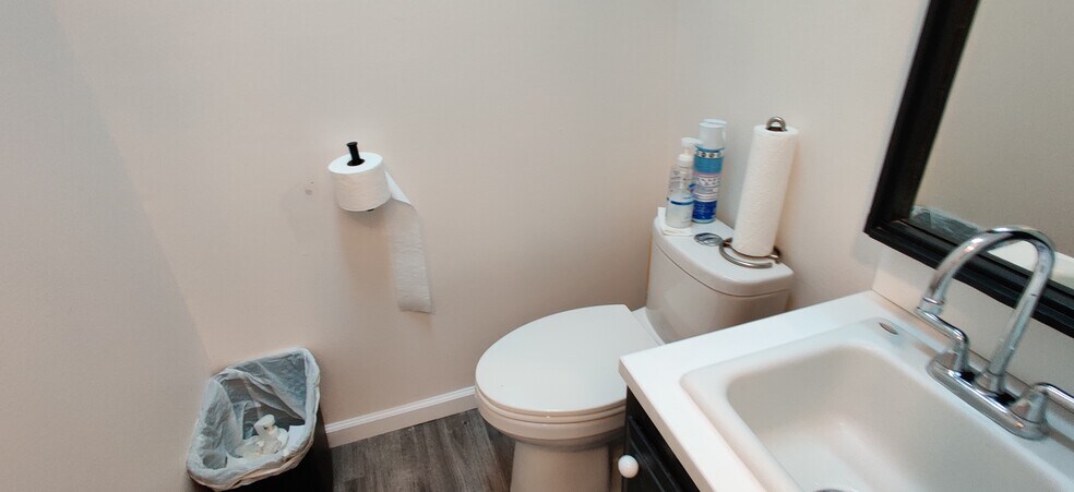 More Photos Of 18021-18023 15th Ave NE, Shoreline Office For Sale