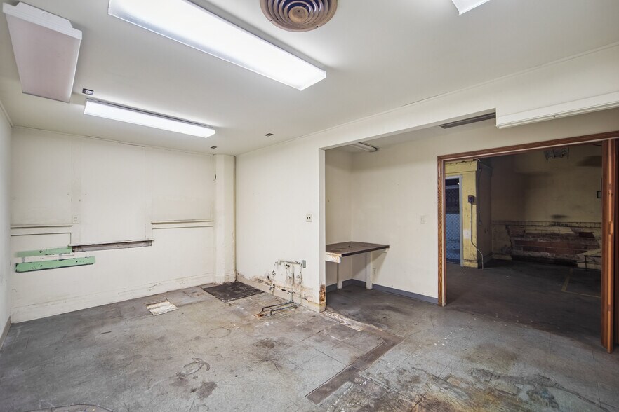 More Photos Of 200 1st Ave E, Newton Office For Sale