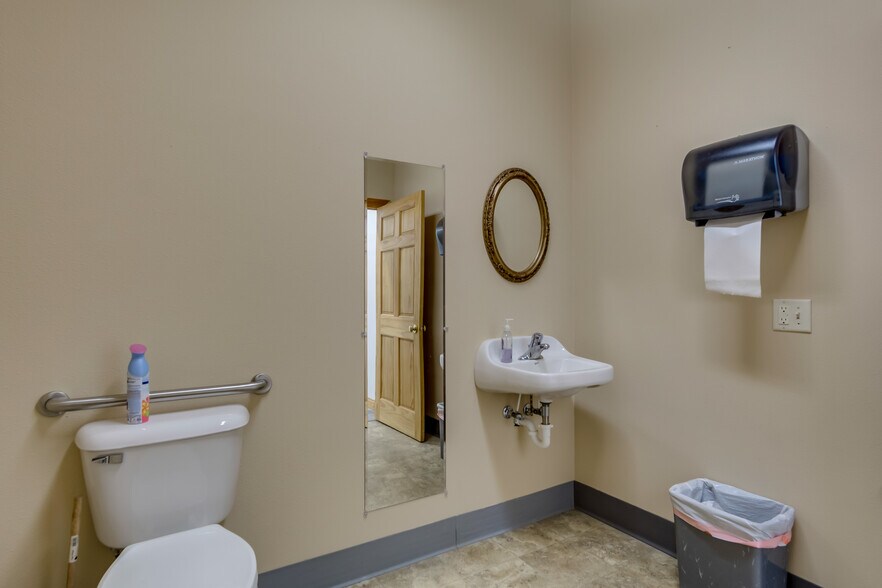 More Photos Of 2734-2751 London Rd, Eau Claire Storefront Retail Office For Sale