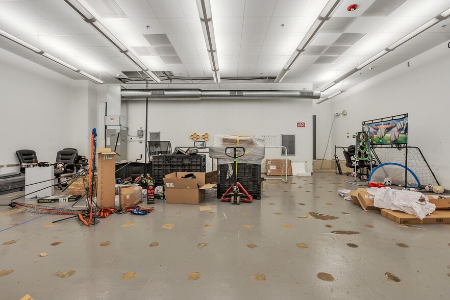 More Photos Of 45 Bartlett St, Marlborough Light Manufacturing For Lease