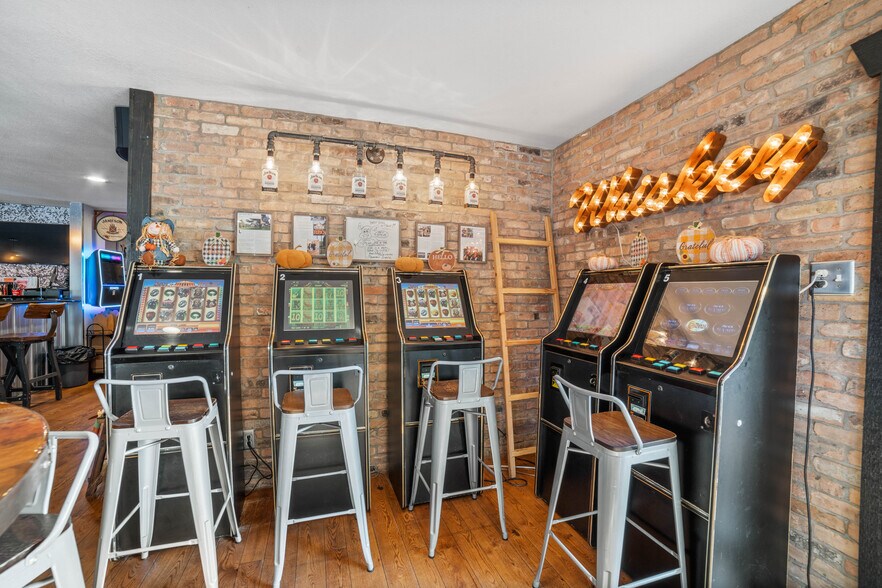 More Photos Of 10688 S Us-53, Solon Springs Restaurant For Sale