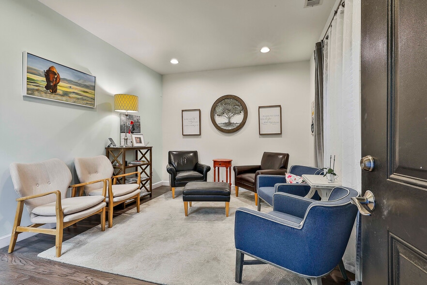 More Photos Of 500 W Lanier Ave, Fayetteville Office For Sale