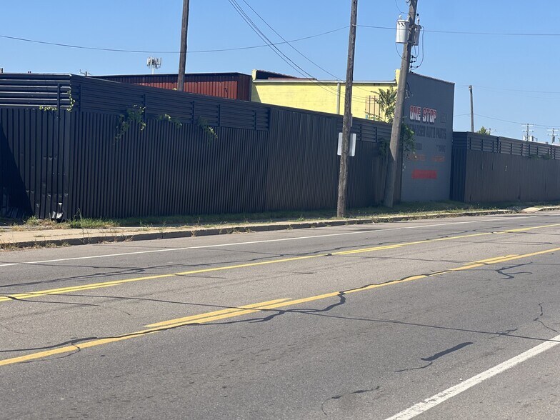 More Photos Of 2550 E McNichols Rd, Detroit Landfill For Sale