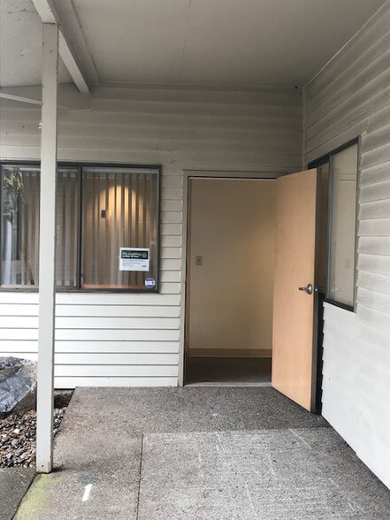 More Photos Of 17175 SW Tualatin Valley Hwy, Beaverton Medical For Lease