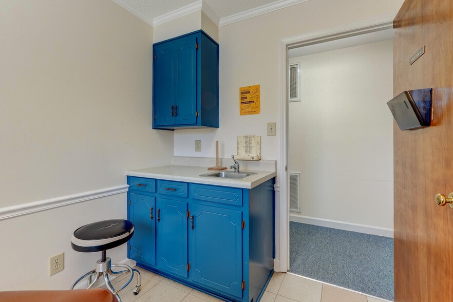More Photos Of 601 W Harrison St, Reidsville Medical For Sale
