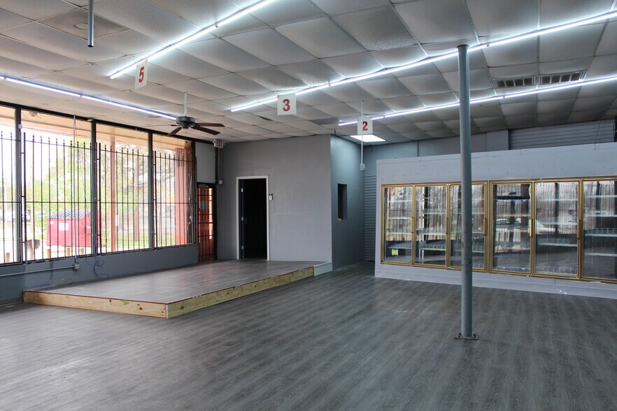 More Photos Of 4906 Harrisburg Blvd, Houston Storefront For Lease