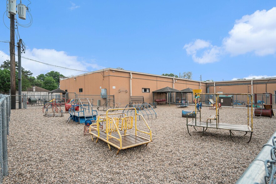 More Photos Of 18416-18508 Kuykendahl Rd, Spring Freestanding For Lease