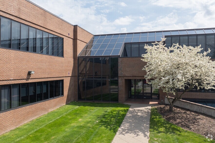 More Photos Of 1950 Waldorf St NW, Grand Rapids Manufacturing For Sale