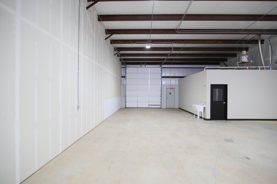 More Photos Of 120 N Rockwell Ave, Oklahoma City Unknown For Lease
