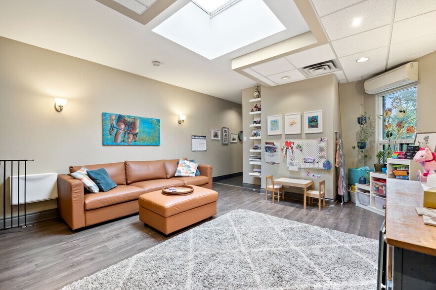 More Photos Of 1611 Bloor St W, Toronto Storefront Retail Office For Sale