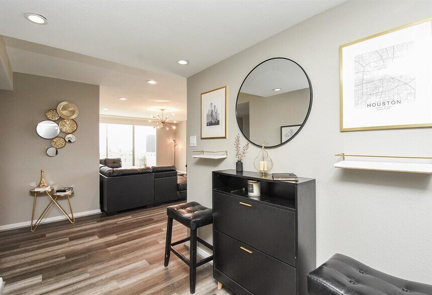 More Photos Of 2016 Main St, Houston Apartments For Sale