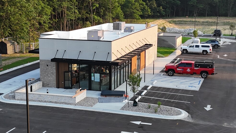 Primary Photo Of 200 Parkdale Ave, Manistee Fast Food For Sale