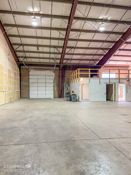 More Photos Of 494 SW Veterans Way, Redmond Warehouse For Lease