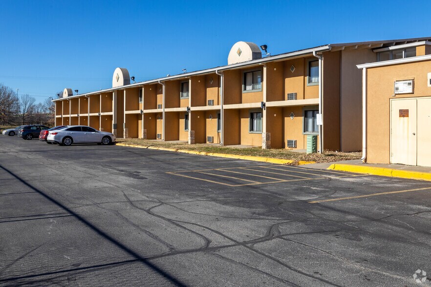More Photos Of 3537 W Broadway, Council Bluffs Hotel For Sale