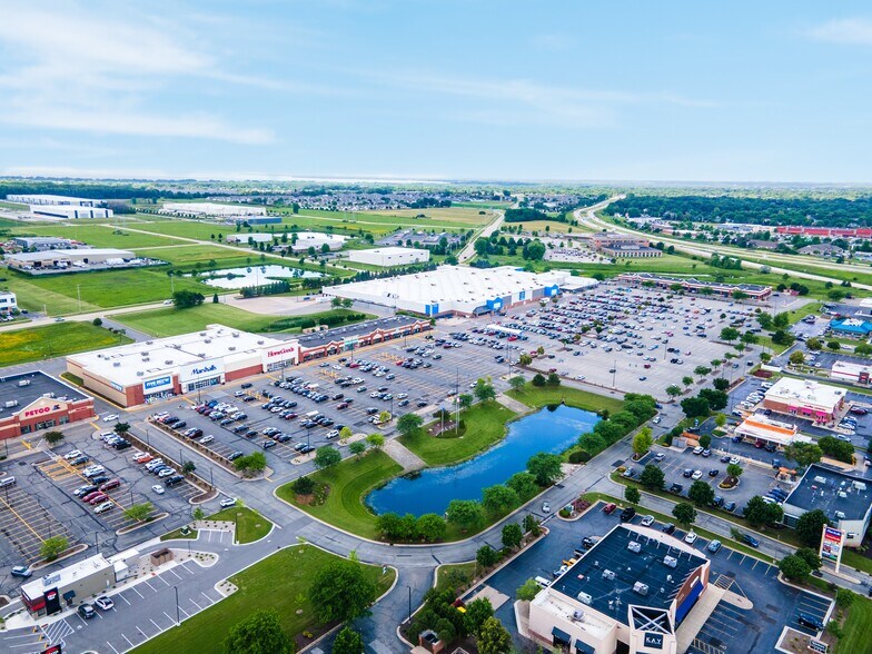 More Photos Of 3825-3829 E Calumet St, Appleton General Retail For Sale