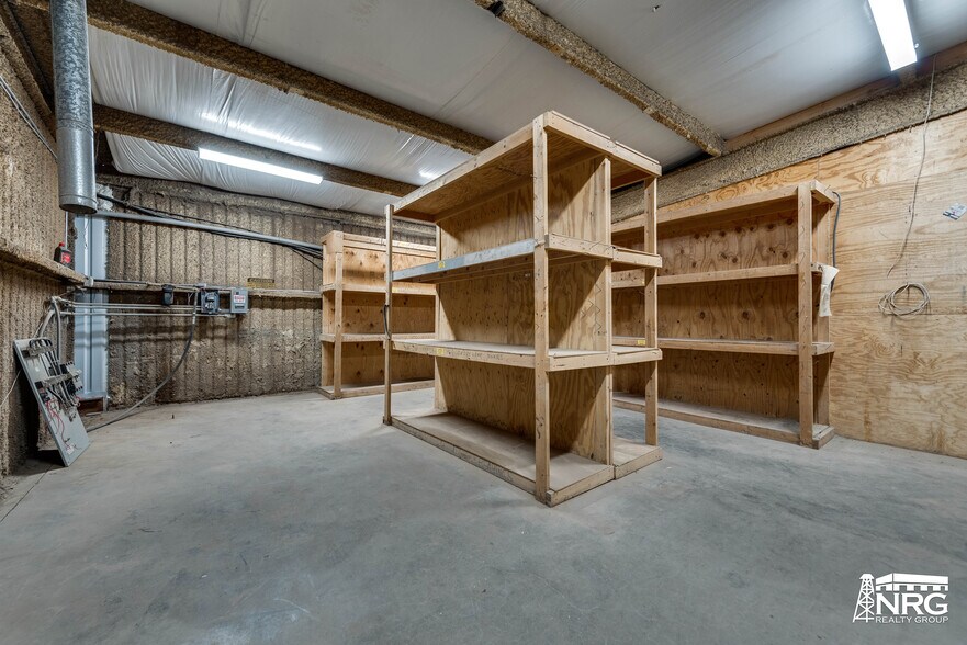 More Photos Of 3334 S Service Rd, Stanton Warehouse For Lease