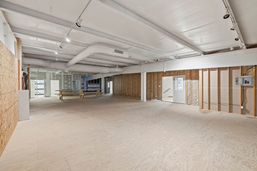 More Photos Of 966 Greensboro Rd, Eatonton Flex For Lease