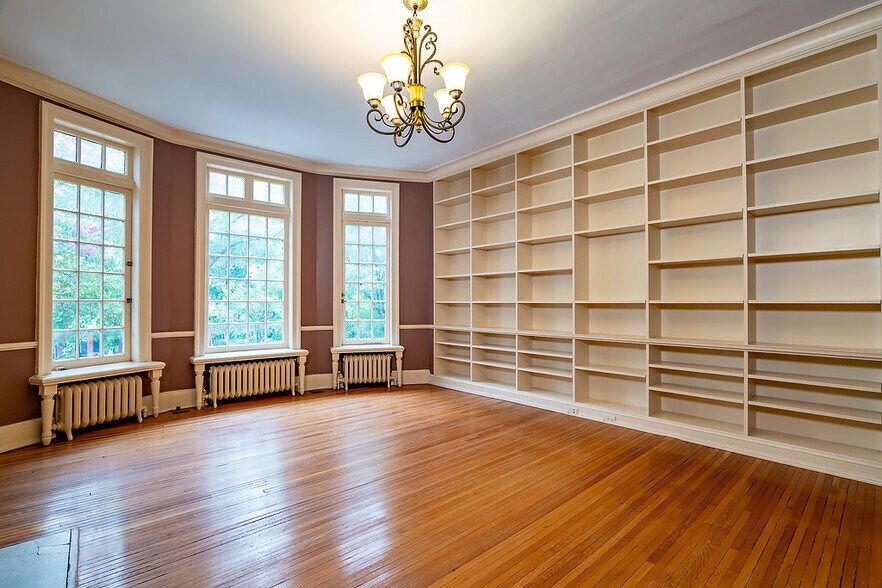 More Photos Of 1715 N St NW, Washington Office For Lease