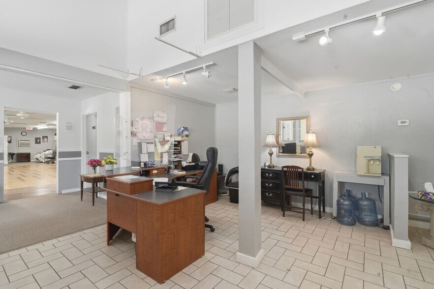 More Photos Of 1030 Camphor Ln, Deland General Retail For Sale