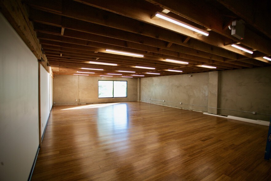 More Photos Of 502 7th St, Oregon City Storefront Retail Office For Lease