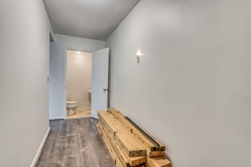 More Photos Of 713 Pratt St, Baltimore Freestanding For Sale