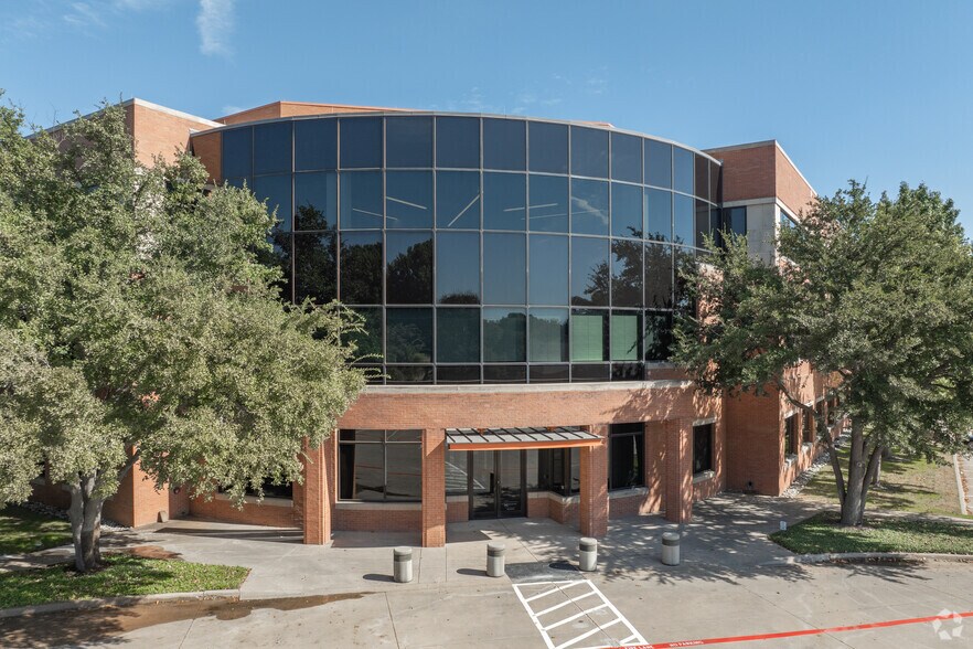 More Photos Of 1801 Alma Dr, Plano Office For Lease