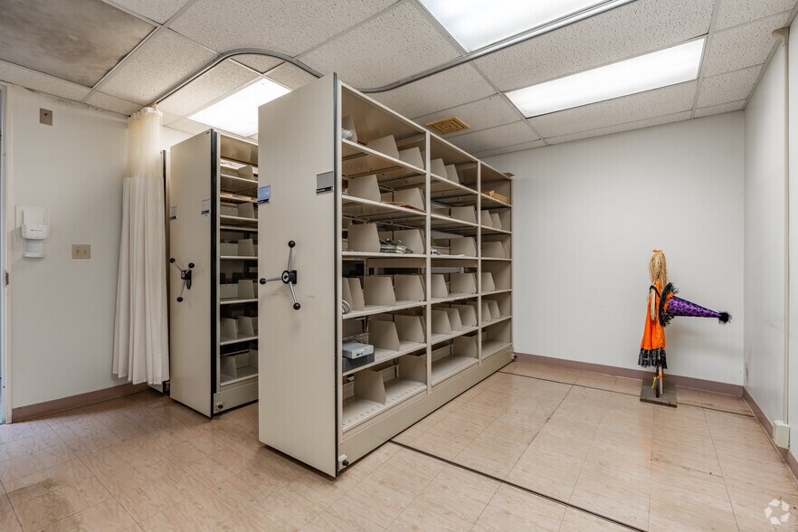 More Photos Of 1312 Bishop St, Union City Medical For Sale