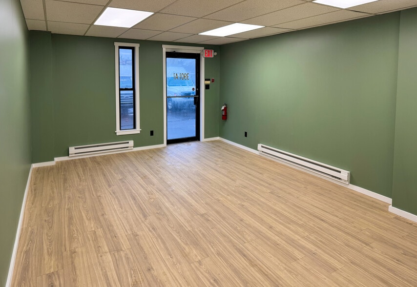 More Photos Of 3901 Nebraska St, Levittown Warehouse For Lease