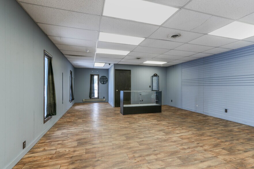 More Photos Of 1301-1305 S Central Ave, Marshfield Convenience Store For Sale