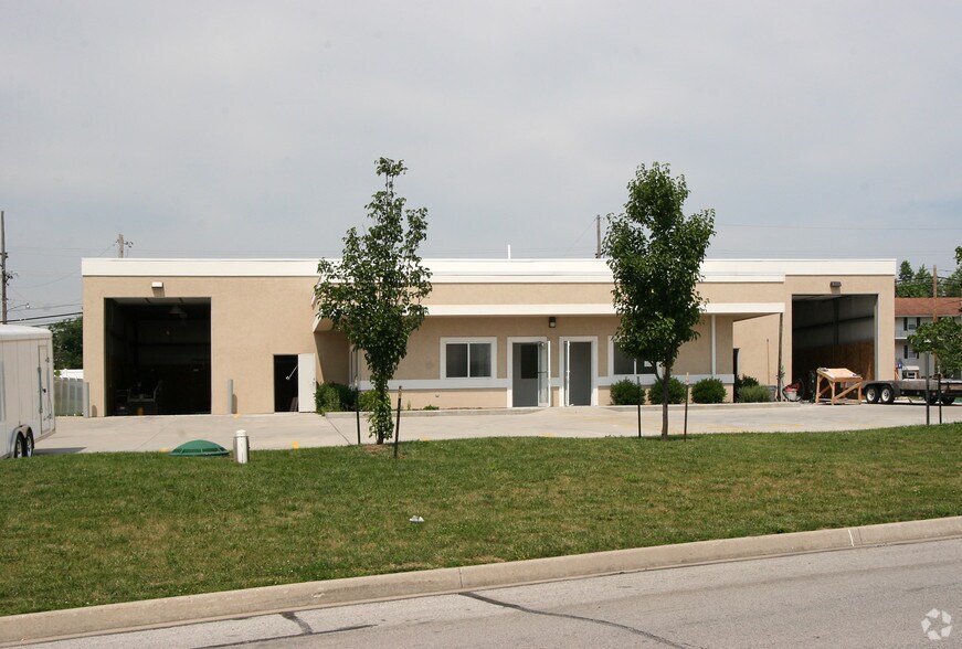 More Photos Of 1324-1328 SW Market St, Lee's Summit Warehouse For Lease