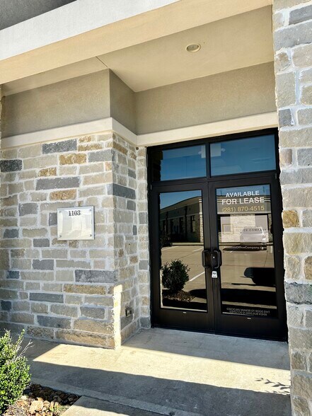 More Photos Of 633 E Fernhurst Dr, Katy Medical For Lease