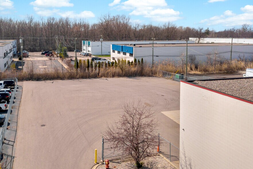 More Photos Of 6774 Brandt St, Romulus Warehouse For Lease