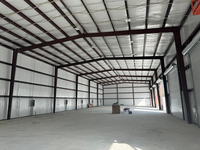 More Photos Of 155 Tresca Rd, Jacksonville Warehouse For Lease