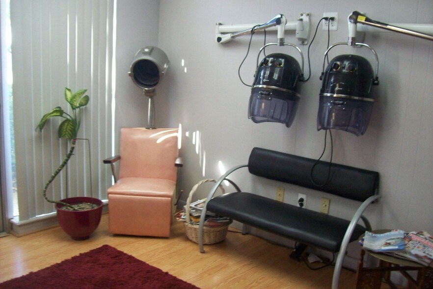 More Photos Of 23030 Mooney St, Farmington Medical For Lease