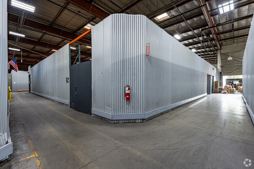 More Photos Of 5625 E Firestone Blvd, South Gate Warehouse For Lease