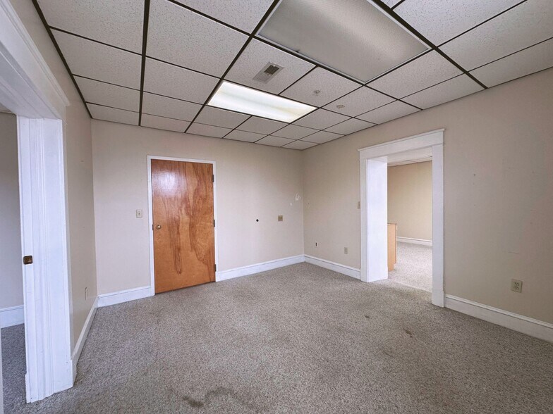 More Photos Of 104-110 S Hill Ave, South Hill Office Residential For Lease
