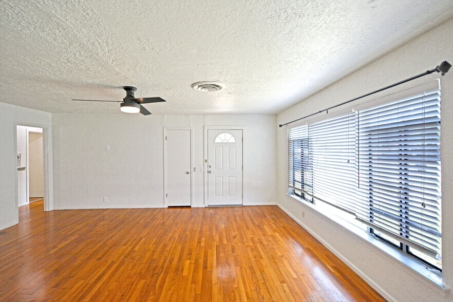 More Photos Of 268 E Mill St, New Braunfels Medical For Lease