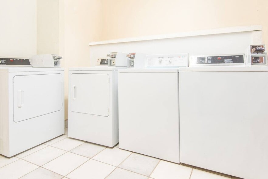 More Photos Of 2804 N Main St, Altus Hotel For Sale