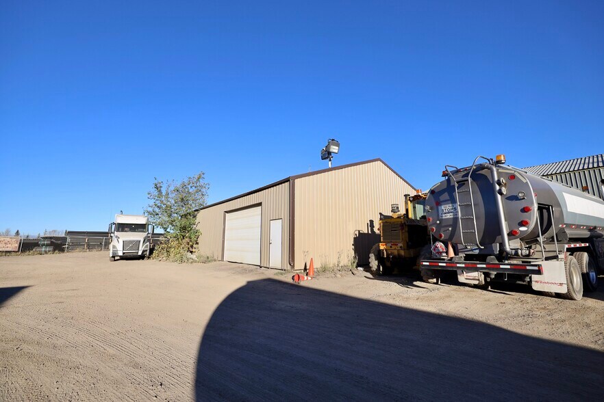 More Photos Of 8715 44th St SE, Calgary Warehouse For Sale