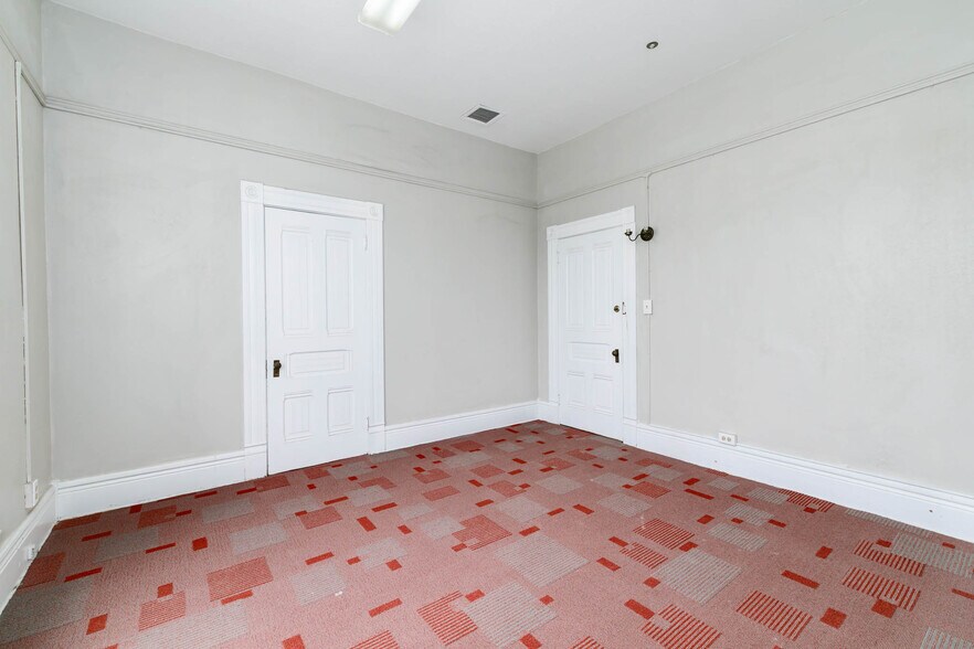 More Photos Of 961 W Holt Blvd, Ontario Medical For Sale