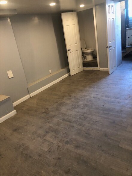 More Photos Of 1066-1068 39th St, Brooklyn Service For Lease