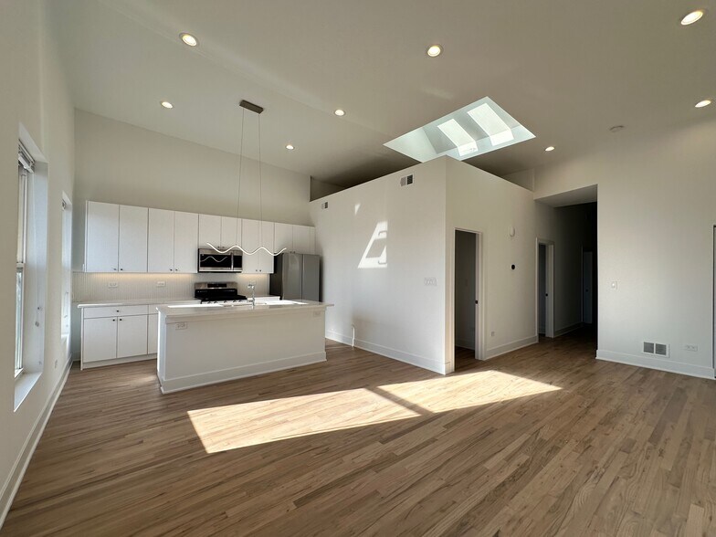 More Photos Of 1856 W Chicago Ave, Chicago Apartments For Sale