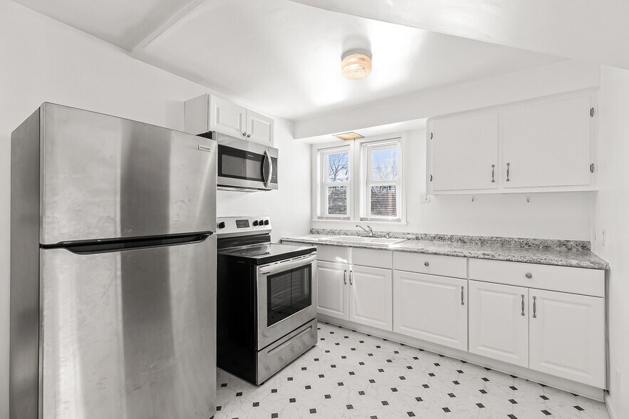 More Photos Of 8137-8145 Macomb St, Grosse Ile Apartments For Sale