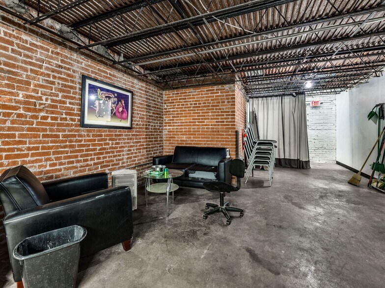 More Photos Of 212 W Main St, Shawnee Storefront Retail Office For Lease