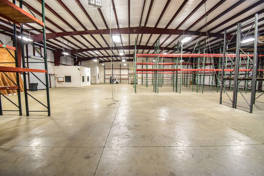More Photos Of 1209 James I Harrison Jr Pky E, Tuscaloosa Warehouse For Sale